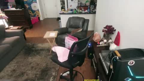 Alice Liddell online show from 10, 9, 2025