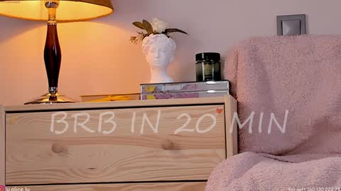 Elle online show from 4, 2, 2025