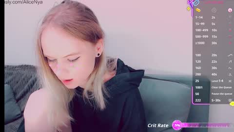 Snapshot of alicenya chatting on 8, 11, 2025 Alice online show from 8, 11, 2025