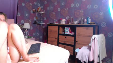 Snapshot of alicewetsquirt chatting on 8, 5, 2026 alicewetsquirt online show from 8, 5, 2026
