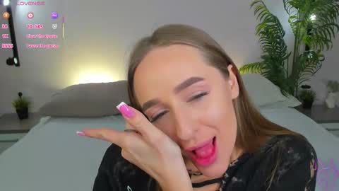 Mia online show from 24, 10, 2025