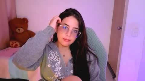 Snapshot of alicia_hotxx chatting on 18, 3, 2026 alison online show from 18, 3, 2026