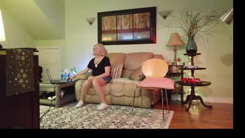 Snapshot of aliciadehart181 chatting on 9, 4, 2026 Alicia deHart Help me reach 1000 Followers. Its FREE online show from 9, 4, 2026