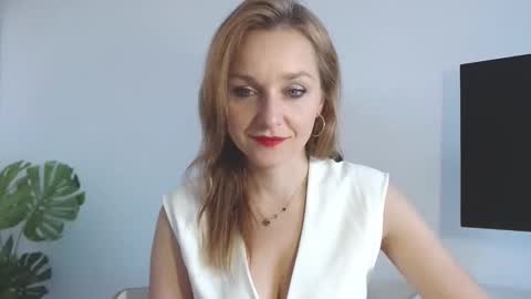 Snapshot of alicialux chatting on 2, 4, 2026 Alicia online show from 2, 4, 2026