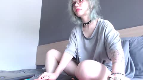 Alien Bella online show from 27, 1, 2025