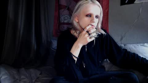 Alien Bella online show from 8, 4, 2026