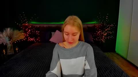 Snapshot of alina__blonde chatting on 27, 9, 2025 Alina online show from 27, 9, 2025