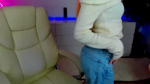 Snapshot of alina__blonde chatting on 26, 10, 2025 Alina online show from 26, 10, 2025
