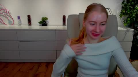 Snapshot of alina__blonde chatting on 2, 11, 2025 Alina online show from 2, 11, 2025
