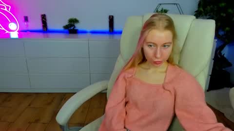 Snapshot of alina__blonde chatting on 12, 11, 2025 Alina online show from 12, 11, 2025