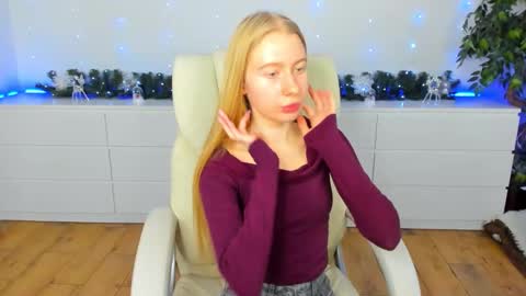 Snapshot of alina__blonde chatting on 3, 12, 2025 Alina online show from 3, 12, 2025