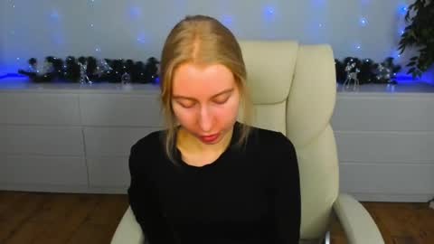 Snapshot of alina__blonde chatting on 16, 12, 2025 Alina online show from 16, 12, 2025