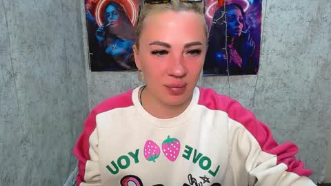 Snapshot of alinafrey_ chatting on 5, 4, 2026 Alina online show from 5, 4, 2026