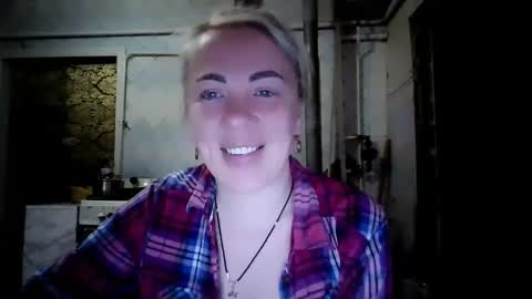 Snapshot of alinafrey_ chatting on 15, 4, 2026 Alina online show from 15, 4, 2026