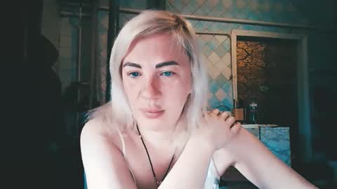 Snapshot of alinafrey_ chatting on 28, 4, 2026 Alina online show from 28, 4, 2026