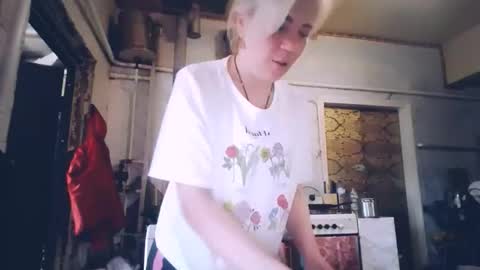 Snapshot of alinafrey_ chatting on 4, 5, 2026 Alina online show from 4, 5, 2026