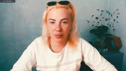 Snapshot of alinafrey_ chatting on 15, 5, 2026 Alina online show from 15, 5, 2026