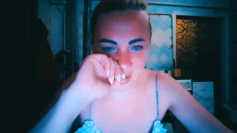 Snapshot of alinafrey_ chatting on 7, 6, 2026 Alina online show from 7, 6, 2026