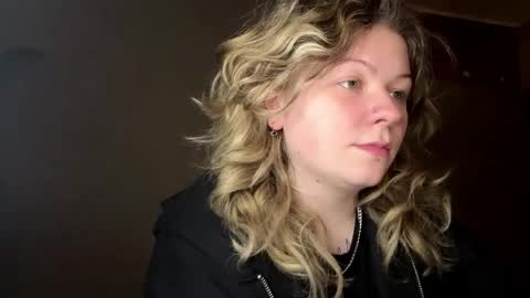 Snapshot of alinahotgirl chatting on 6, 4, 2026 Alina online show from 6, 4, 2026