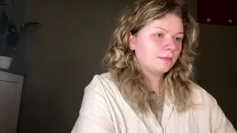 Snapshot of alinahotgirl chatting on 15, 4, 2026 Alina online show from 15, 4, 2026