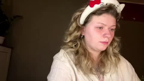 Snapshot of alinahotgirl chatting on 15, 4, 2026 Alina online show from 15, 4, 2026