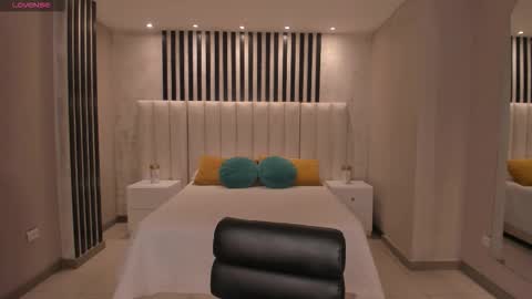 alinakravitz_ online show from 13, 9, 2025