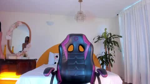 Snapshot of alinasimmons chatting on 10, 4, 2026 AlinaSimmons online show from 10, 4, 2026