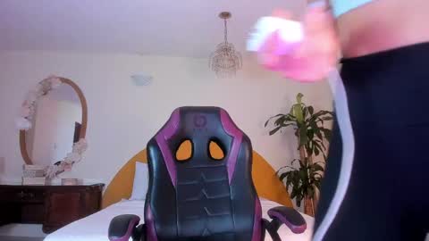 Snapshot of alinasimmons chatting on 15, 4, 2026 AlinaSimmons online show from 15, 4, 2026