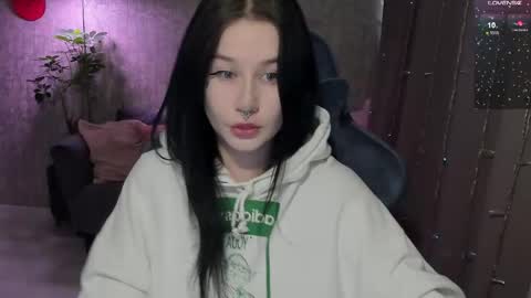 Snapshot of alinegreeeen chatting on 10, 4, 2026 Aline Greeeen online show from 10, 4, 2026