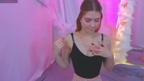 Snapshot of alisia_spinnet chatting on 28, 10, 2025 Alisia online show from 28, 10, 2025