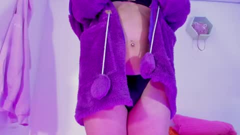 Alisia online show from 7, 1, 2025