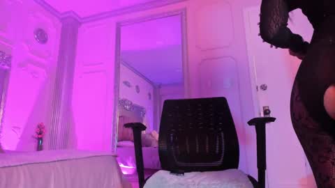 Alison Fishert online show from 31, 1, 2025