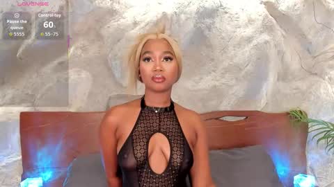 Snapshot of alisoon_moon chatting on 19, 12, 2025 Alison Moon online show from 19, 12, 2025