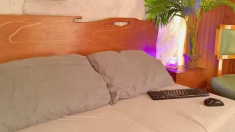 Snapshot of alisoon_moon chatting on 6, 3, 2026 Alison Moon online show from 6, 3, 2026