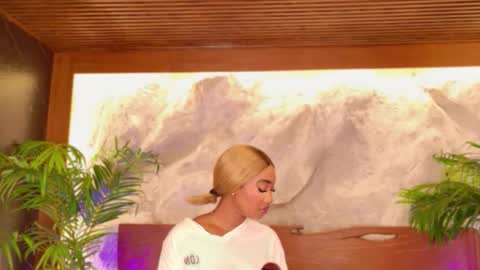 Snapshot of alisoon_moon chatting on 10, 3, 2026 Alison Moon online show from 10, 3, 2026