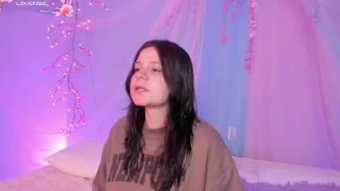 Snapshot of alissa_cute1 chatting on 26, 7, 2026 Mia online show from 26, 7, 2026