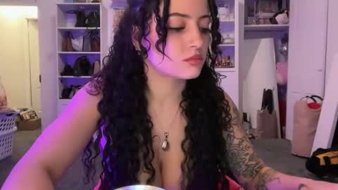 Snapshot of alissajaede chatting on 10, 11, 2025 alissajaede online show from 10, 11, 2025