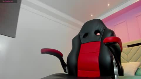 Snapshot of alisson_barker chatting on 22, 11, 2025 ALISSON online show from 22, 11, 2025