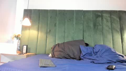 Snapshot of alixxxe_ chatting on 13, 10, 2025 A L I X X X E online show from 13, 10, 2025