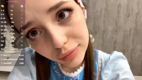 Snapshot of alizavigneau chatting on 23, 3, 2026 Alice online show from 23, 3, 2026