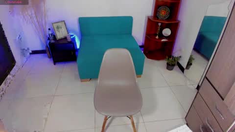 Alizee online show from 18, 4, 2026