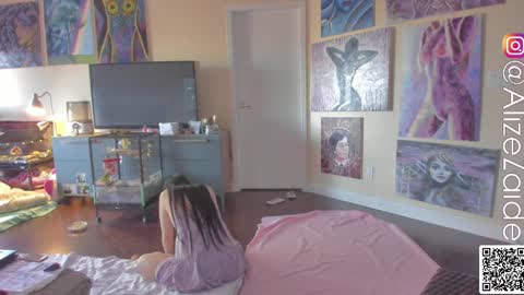 Alize Zaide online show from 17, 1, 2025