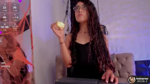 alizza_ online show from 6, 10, 2025