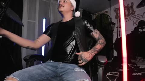 Snapshot of allanhurtss chatting on 24, 12, 2024 online show from 24, 12, 2024