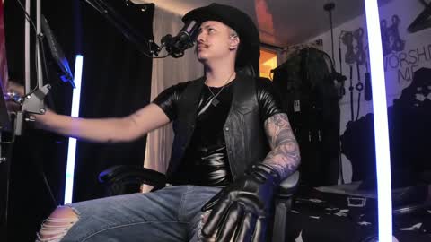 Snapshot of allanhurtss chatting on 27, 12, 2024 online show from 27, 12, 2024