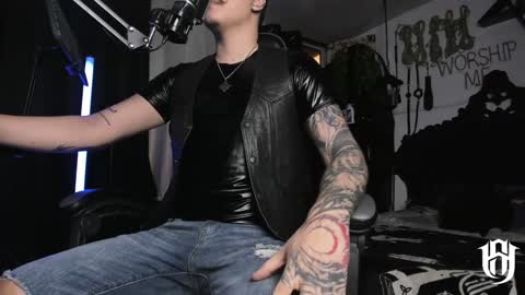 Snapshot of allanhurtss chatting on 1, 1, 2025 online show from 1, 1, 2025