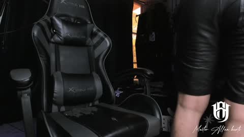 Snapshot of allanhurtss chatting on 7, 1, 2025 online show from 7, 1, 2025