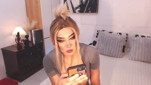 Miss Gia online show from 19, 1, 2025