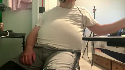 Allergictolove online show from 10, 9, 2025