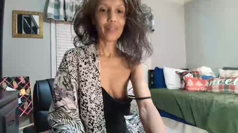 wishlist on bio online show from 14, 12, 2025